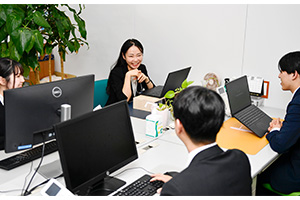 新卒採用,25卒,DX化支援
ジャンガの提案営業職は、経営層に近い立場でお仕事になります。それぞれチームメンバー協力をしながらよりお客様に”最適なITサービス”をご提供することを目指しています。